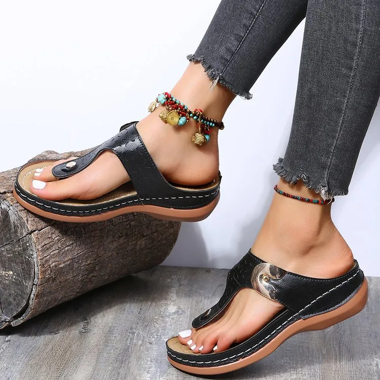 Spring New Round Head Hollow Metal Buckle Wedge Heel Wear Solid Color Comfortable Flip Flops