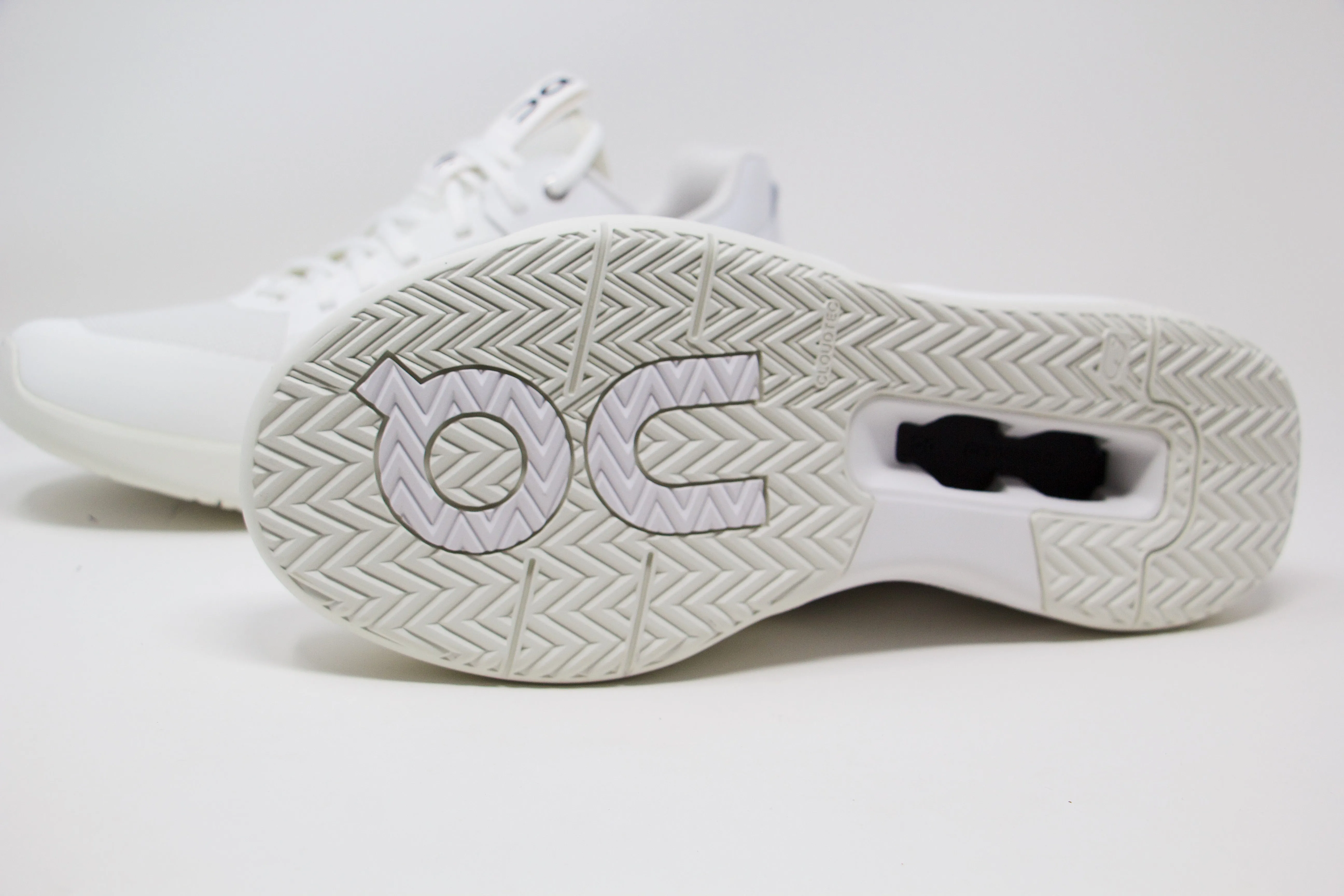 The Roger Clubhouse Pro Mens All Court Tennis Shoe